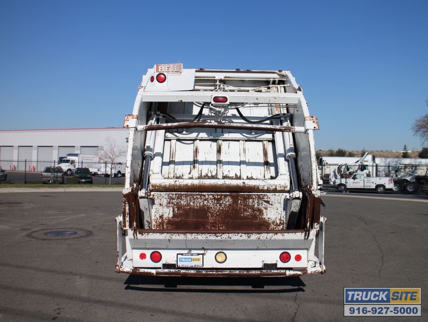 1990 International 4900 Heil 4000 16 Yard Rear Loader