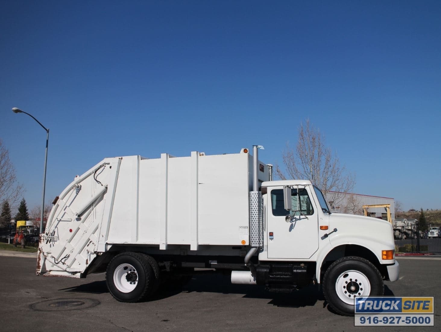 1990 International 4900 Heil 4000 16 Yard Rear Loader