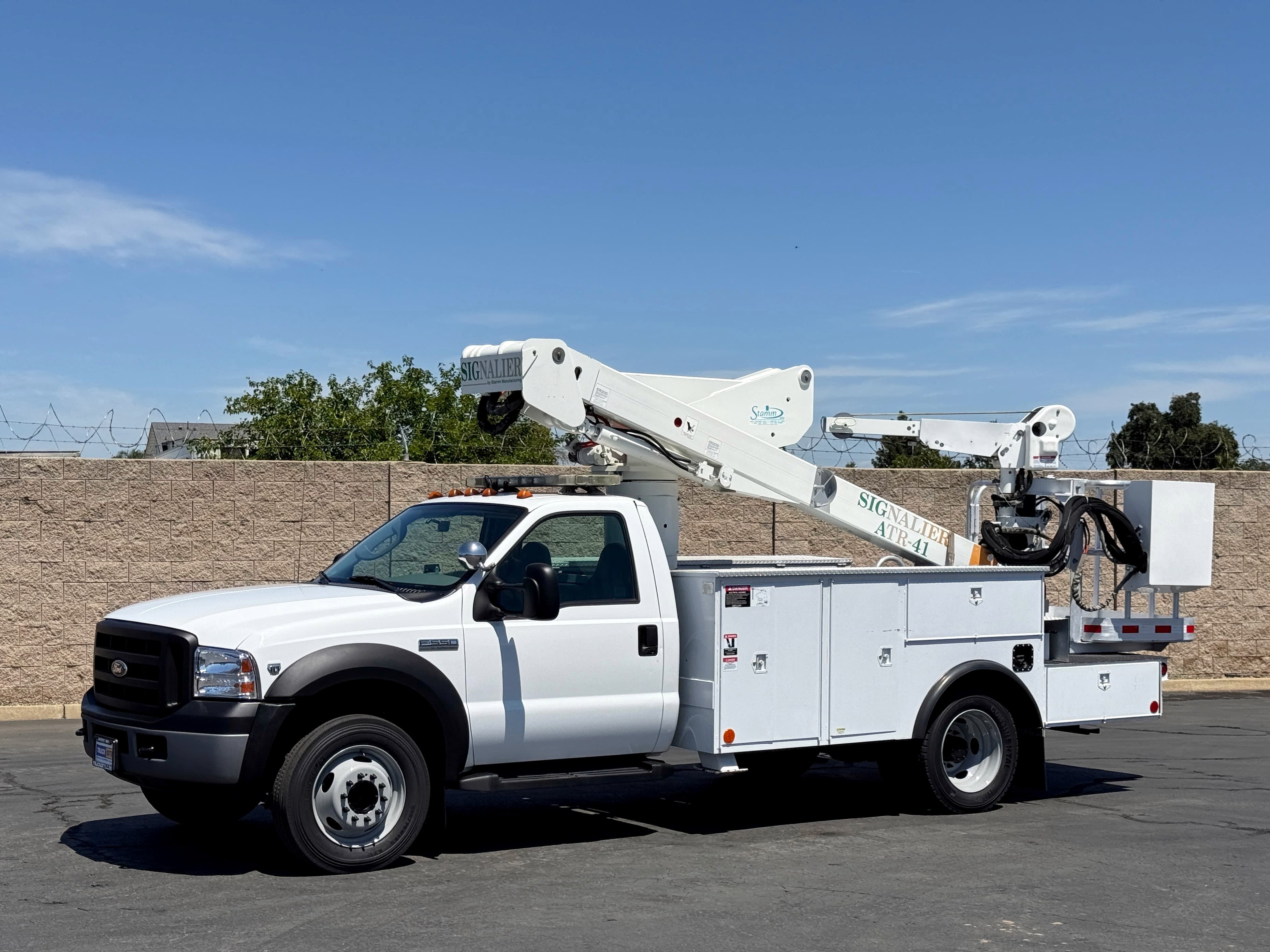 2007 Ford F550 Signalier ATR-41 Sign Crane Platform Lift