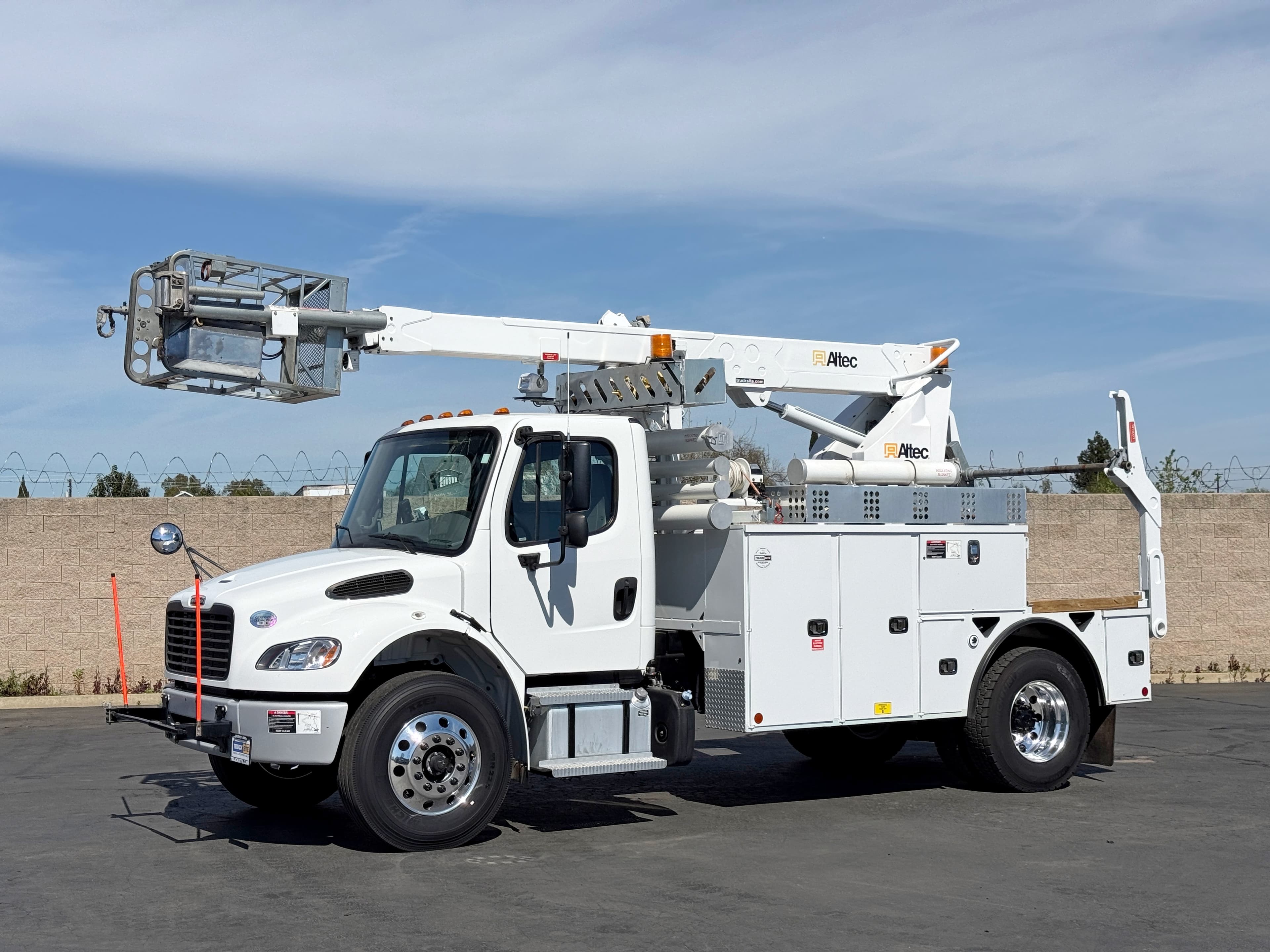 2014 Freightliner M2 Altec AT40C Aerial Cable Placer