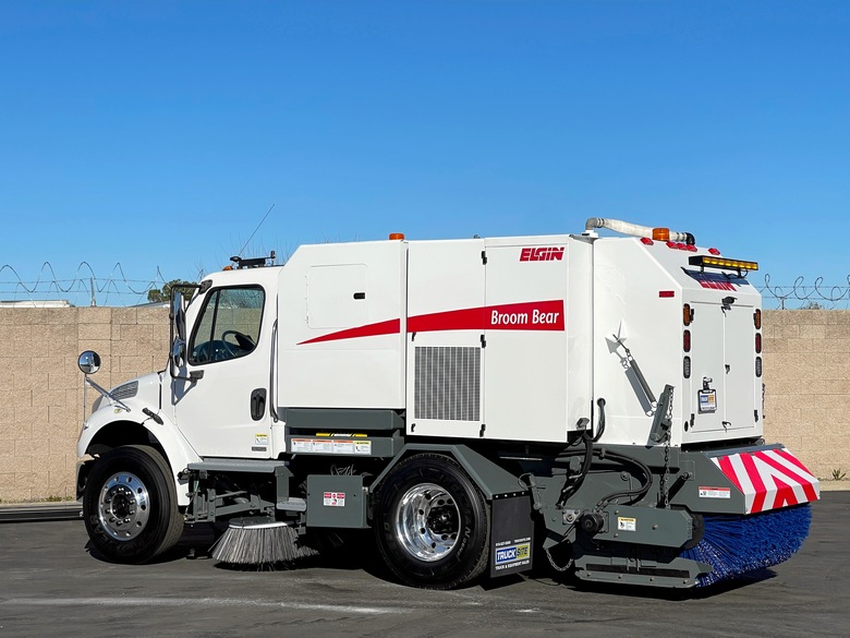 2006 Freightliner Elgin Broom Bear Mechanical Street Sweeper