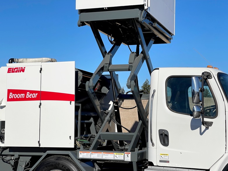 2006 Freightliner Elgin Broom Bear Mechanical Street Sweeper