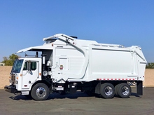 2007 Peterbilt 320 Heil Half/Pack 35 Yard Garbage Truck