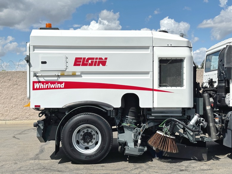 2008 UD Elgin Whirlwind MV Vacuum Air Street Sweeper