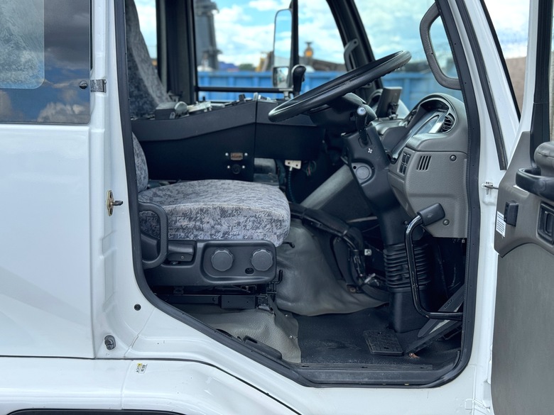 2008 UD Elgin Whirlwind MV Vacuum Air Street Sweeper