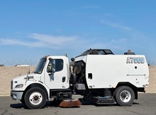 2011 Freightliner Schwarze A7000 Air Vacuum Street Sweeper