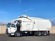 2011 Autocar Xpeditor New Way Mammoth 40 YD Front Loader