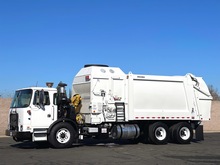 2013 Autocar Heil Durapack 7000 28 YD Side Loader Garbage Truck