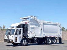2013 CCC Heil Half Pack 40 YD Front Load Garbage Truck