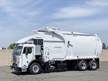 2014 Peterbilt 320 Pak-Mor 40 Yard Front Load Garbage Truck