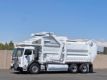 2015 Peterbilt 320 Dadee 40 YD CNG Front Load Garbage Truck