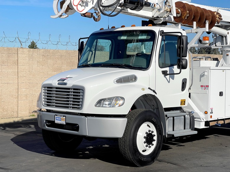 2015 Freightliner M2 106 4x4 Altec DC47-TR Digger Derrick