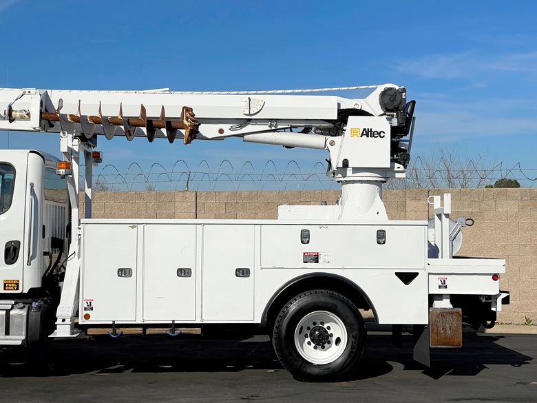 2015 Freightliner M2 106 4x4 Altec DC47-TR Digger Derrick