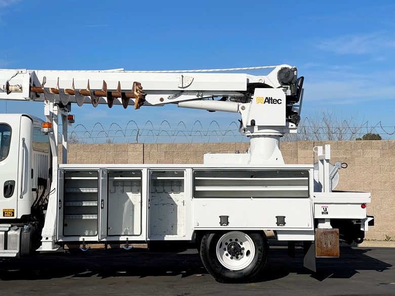 2015 Freightliner M2 106 4x4 Altec DC47-TR Digger Derrick