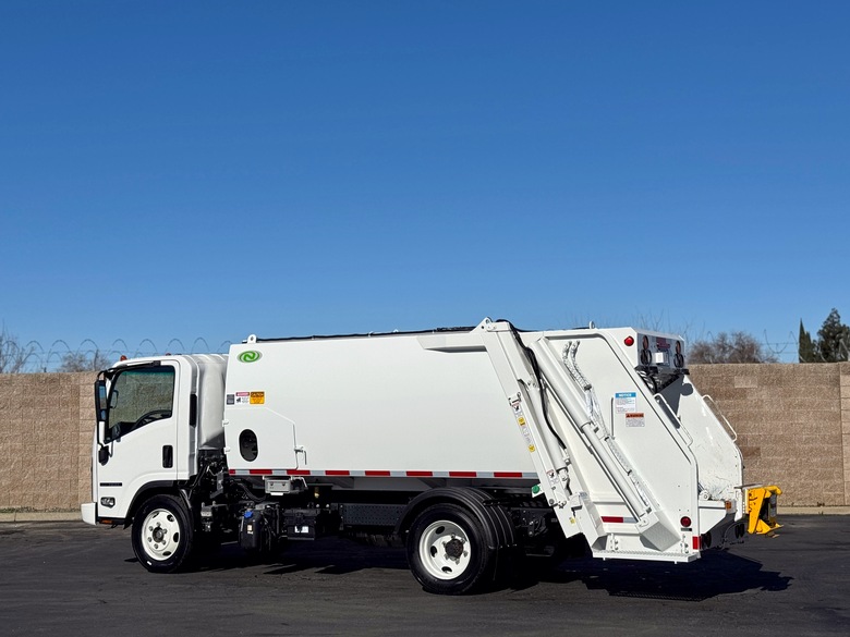 2022 Isuzu NRR New Way 8 Yard Rear Loader