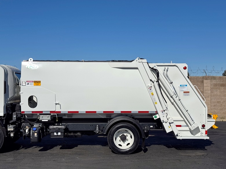 2022 Isuzu NRR New Way 8 Yard Rear Loader