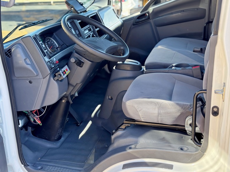 2022 Isuzu NRR New Way 8 Yard Rear Loader