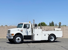 2001 International 4700 Underground Cable Puller Utility Truck