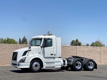 2009 Volvo VNL64T Day Cab Tractor