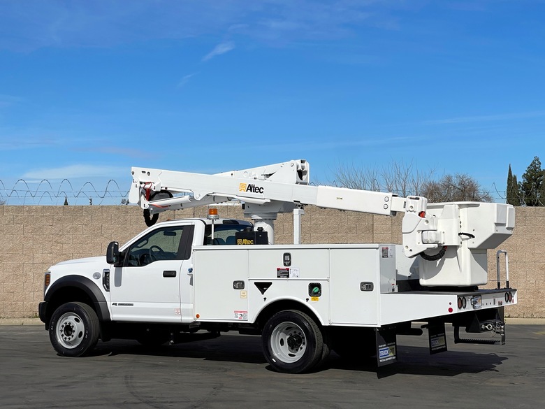2018 Ford F550 Altec AT40G Articulating & Telescopic Bucket Truck