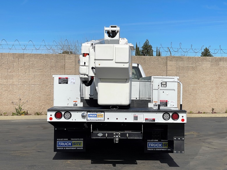 2018 Ford F550 Altec AT40G Articulating & Telescopic Bucket Truck