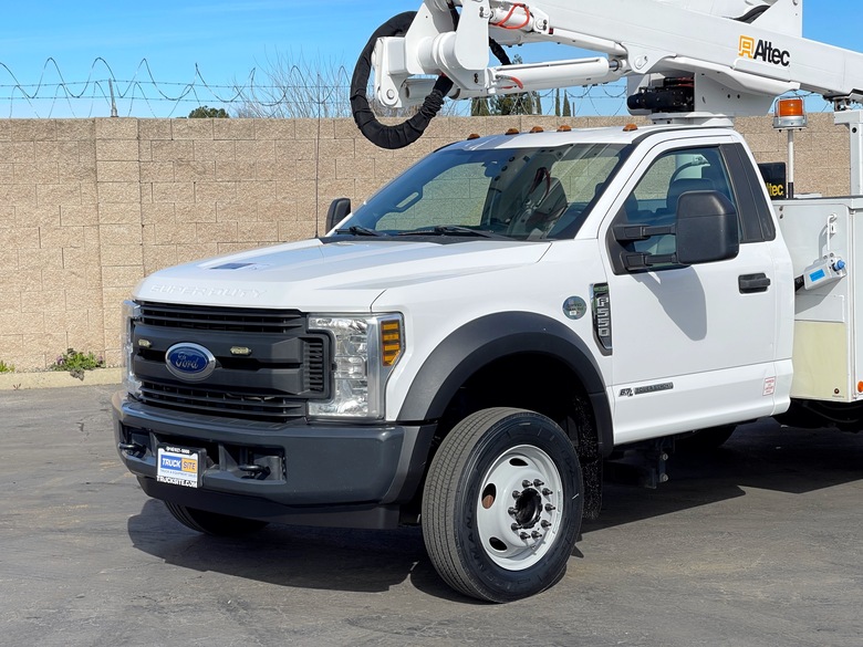2018 Ford F550 Altec AT40G Articulating & Telescopic Bucket Truck